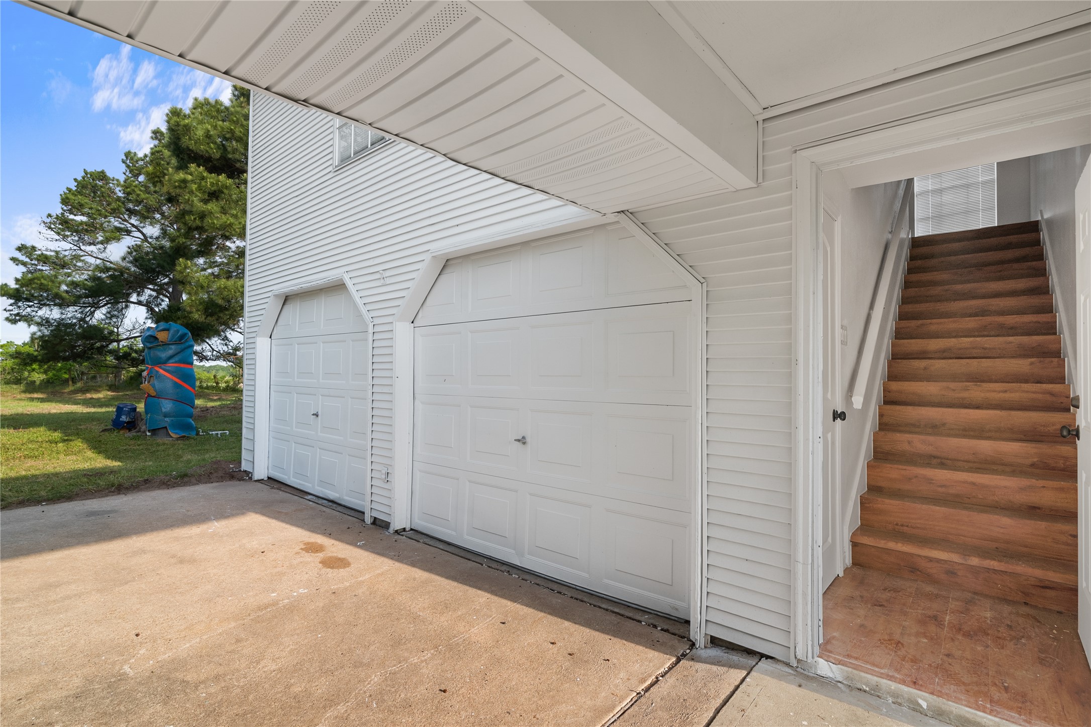 36622 Tompkins Road Hempstead, TX 77445 - Photo 33 of 46 a view of a house with a backyard
