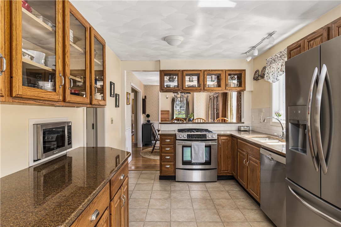 521 Big Water Road South Kingstown, RI 02879 - Photo 17 of 43 Kitchen