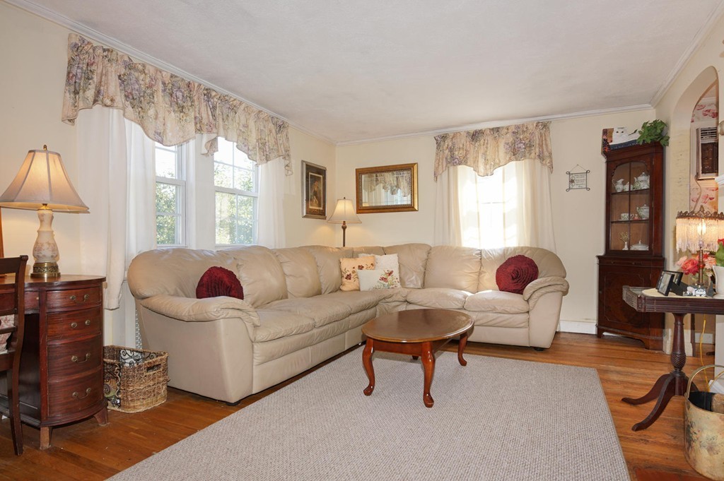 58 Cutter Hill Road Arlington, MA 02474 - Photo 4 of 14 Gallery Image 4