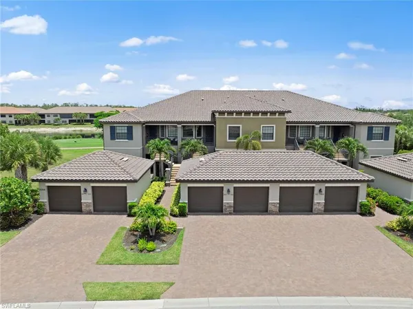 $3,500 | 9366 Pocida Court, Unit 202, Naples, FL 34119