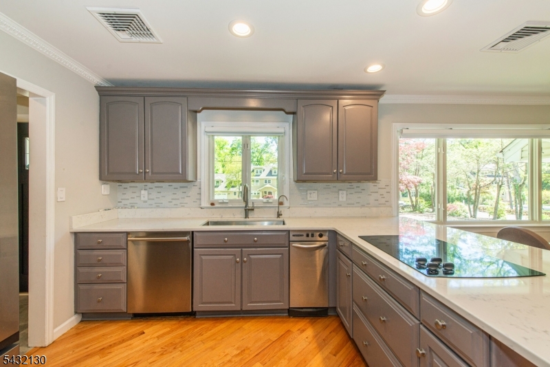 77 Hanover Road Mountain Lakes, NJ 07046 - Photo 14 of 36
