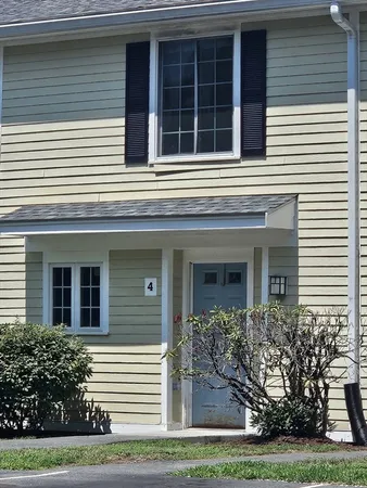 $2,800 | 6 Janet Road, Unit 4, Easton, MA 02375