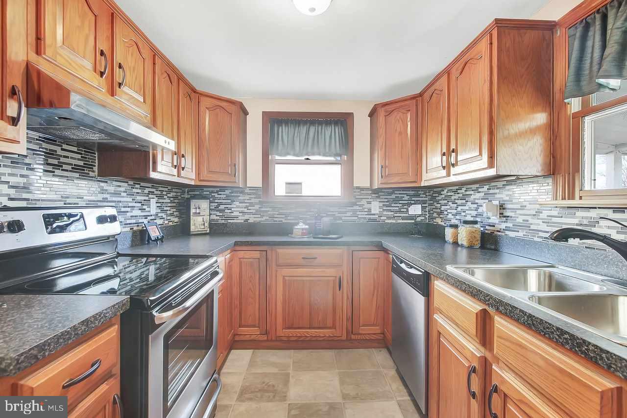 2140 Poplars Road York, PA 17408 - Photo 7 of 27 Gallery Image 7