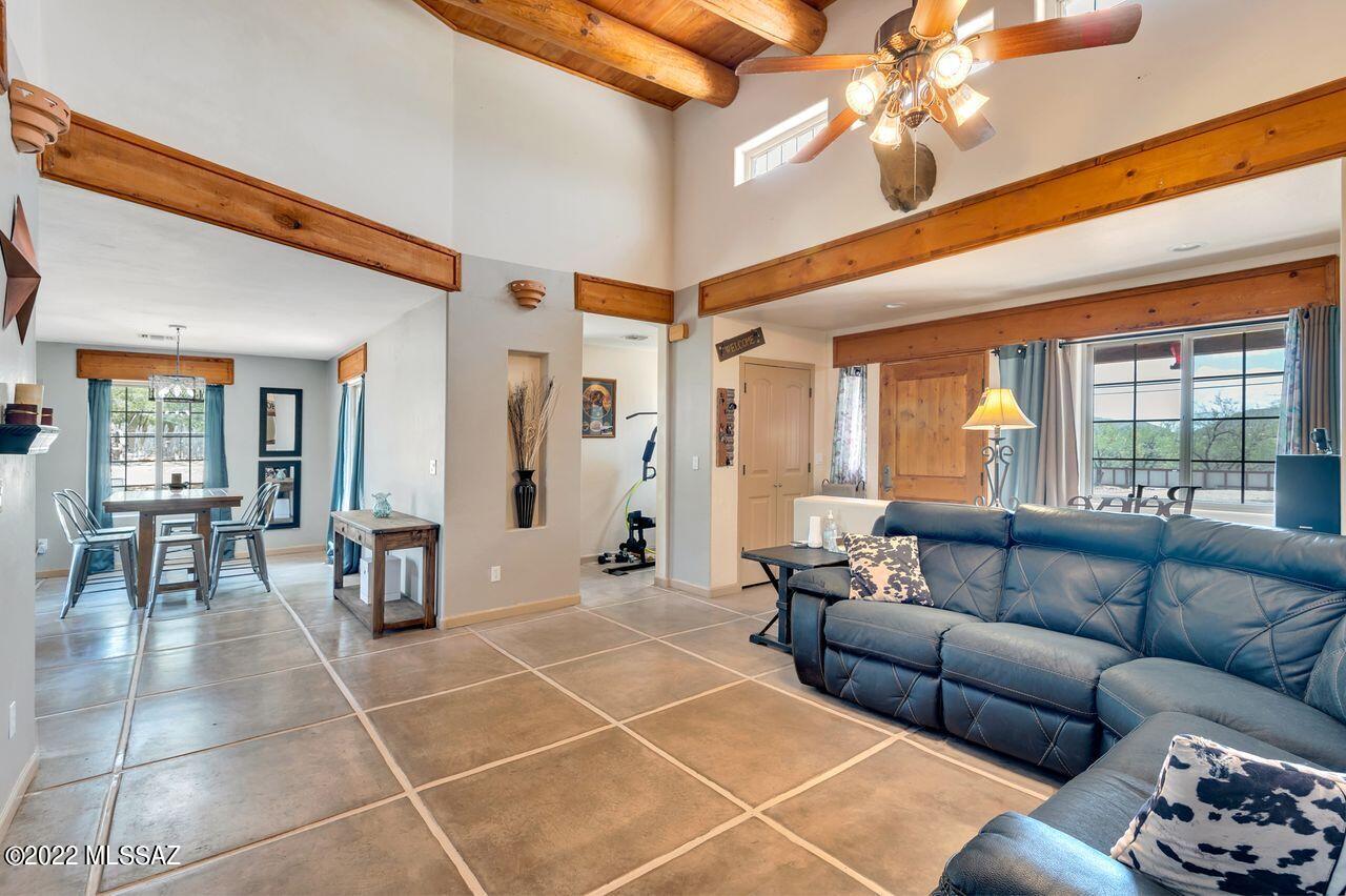 3950 West Mossman Road Tucson, AZ 85746 - Photo 7 of 36 Gallery Image 7
