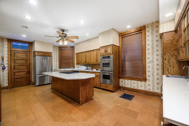 $950,000 | 548 West Oakdale Avenue, Chicago, IL 60657