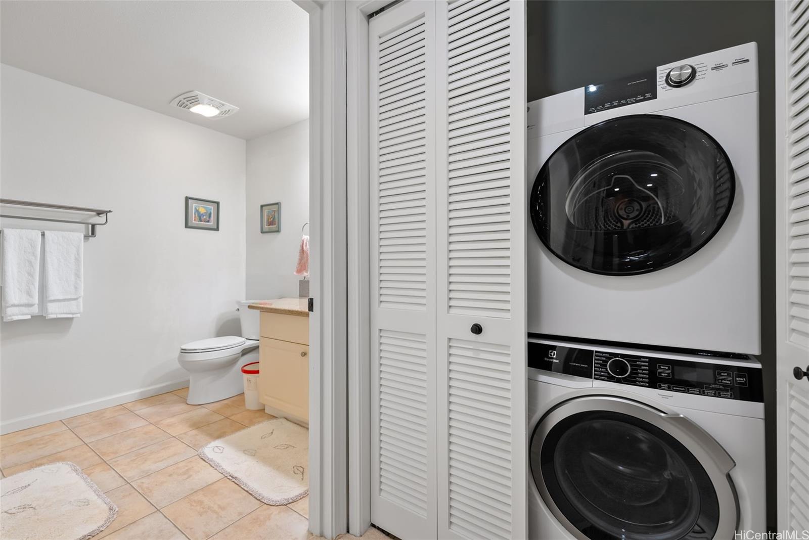 520 Lunalilo Home Road, Unit 7216 Honolulu, HI 96825 - Photo 9 of 24 a view of a hallway with washer and dryer
