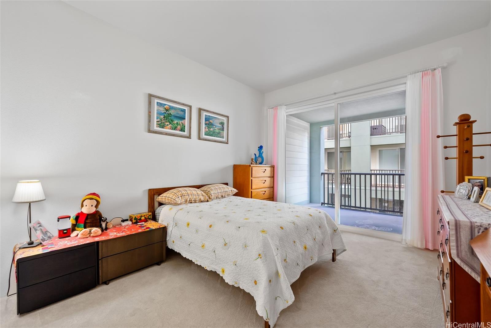 520 Lunalilo Home Road, Unit 7216 Honolulu, HI 96825 - Photo 10 of 24 a bed room with a bed and a window