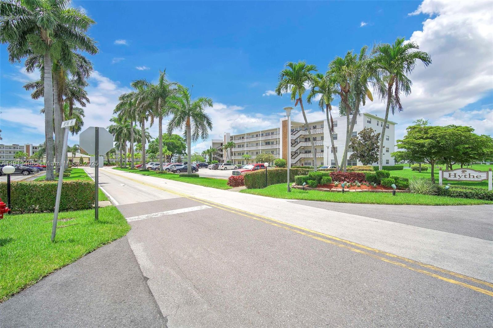 2048 Hythe A, Unit 2048 Boca Raton, FL 33434 - Photo 6 of 25 a view of a park with palm trees