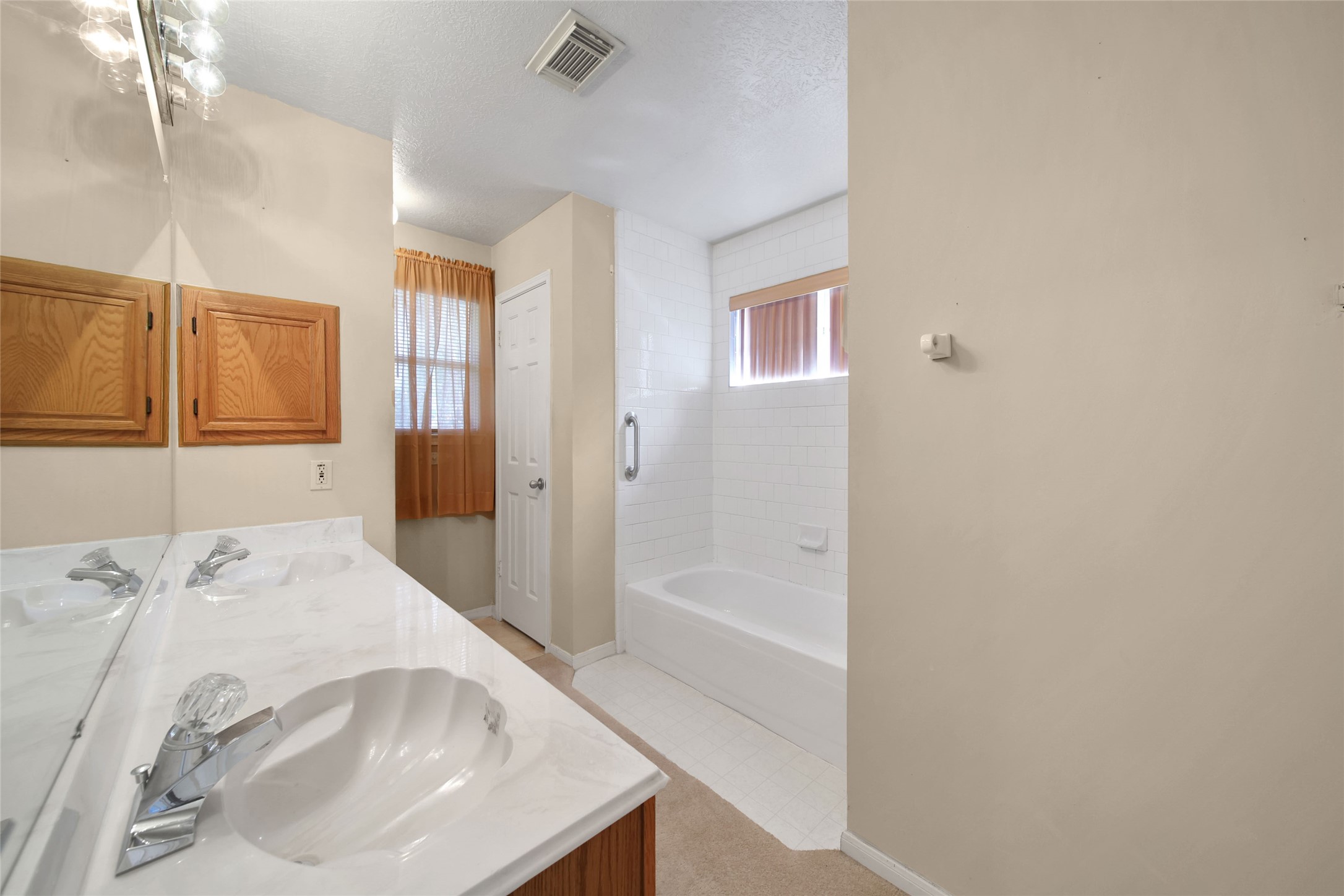 19110 Timber Way Drive Humble, TX 77346 - Photo 17 of 24 a en suite bathroom with a sink and a bathtub