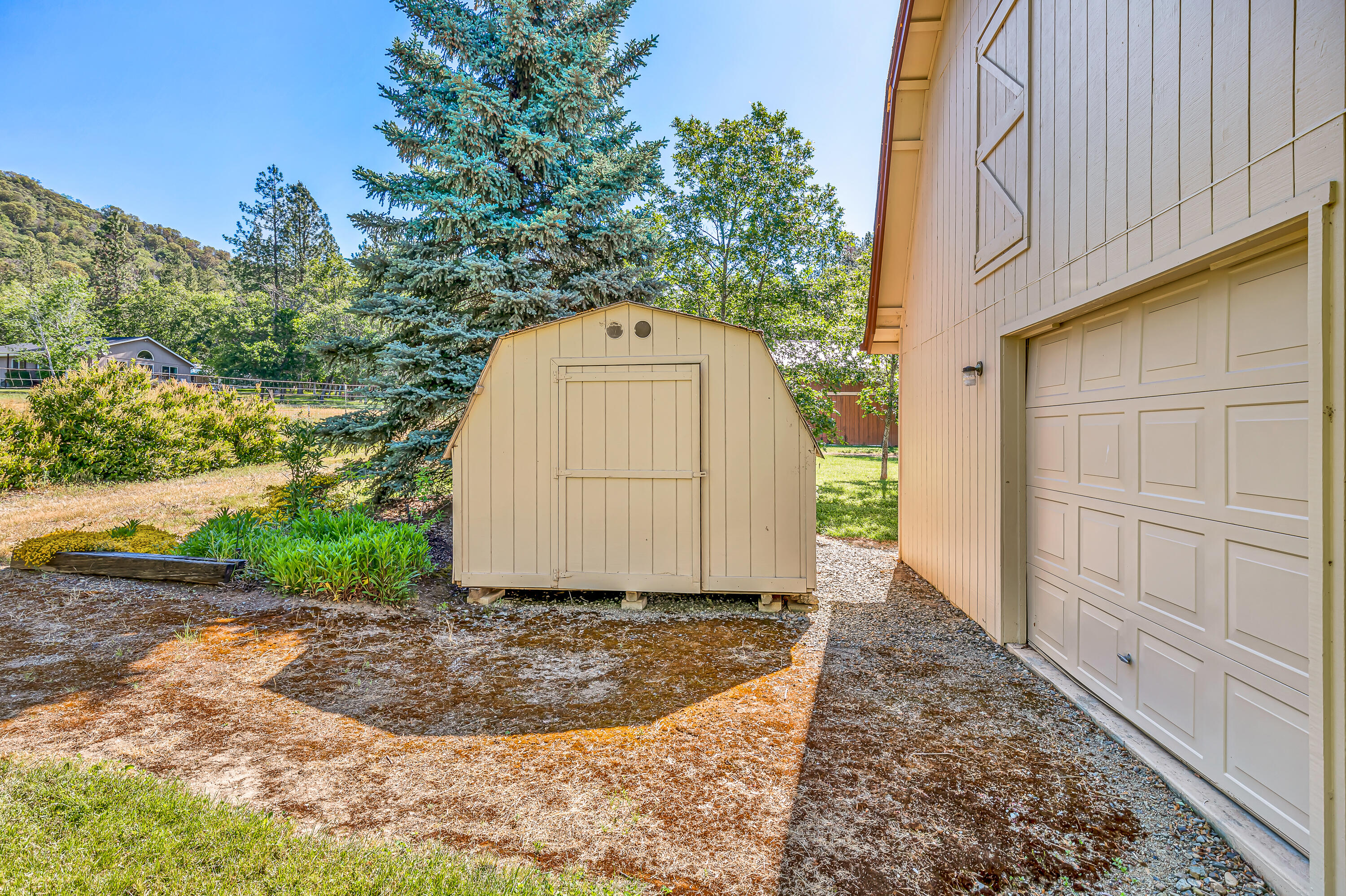 1494 Kubli Road Grants Pass, OR 97527 - Photo 38 of 67 9R9A4169