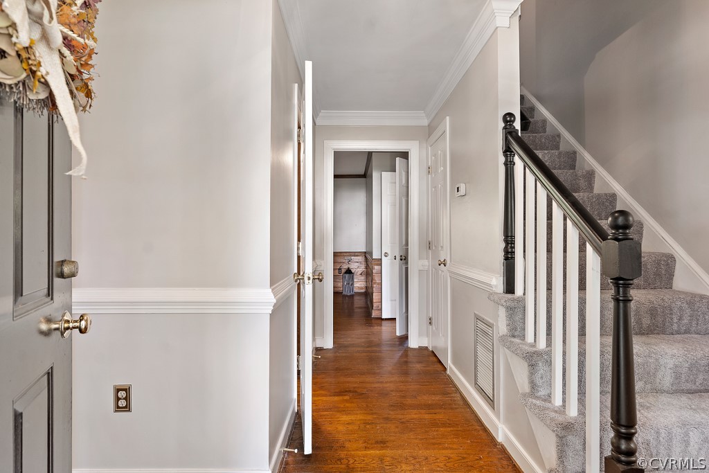 12707 Cottage Mill Road Midlothian, VA 23114 - Photo 4 of 35 Entry with hardwood floors and fresh paint.