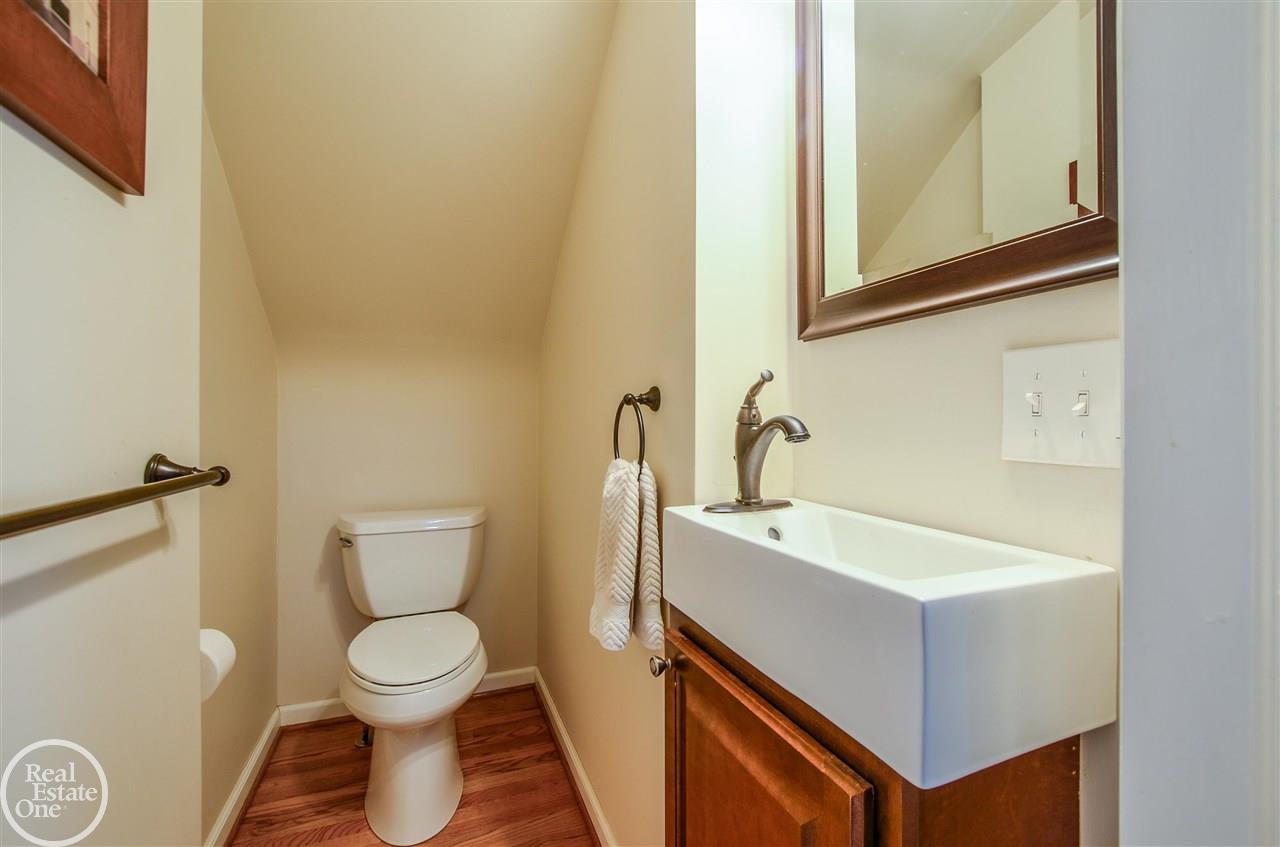 1753 Hampton Road Grosse Pointe Woods, MI 48236 - Photo 16 of 29