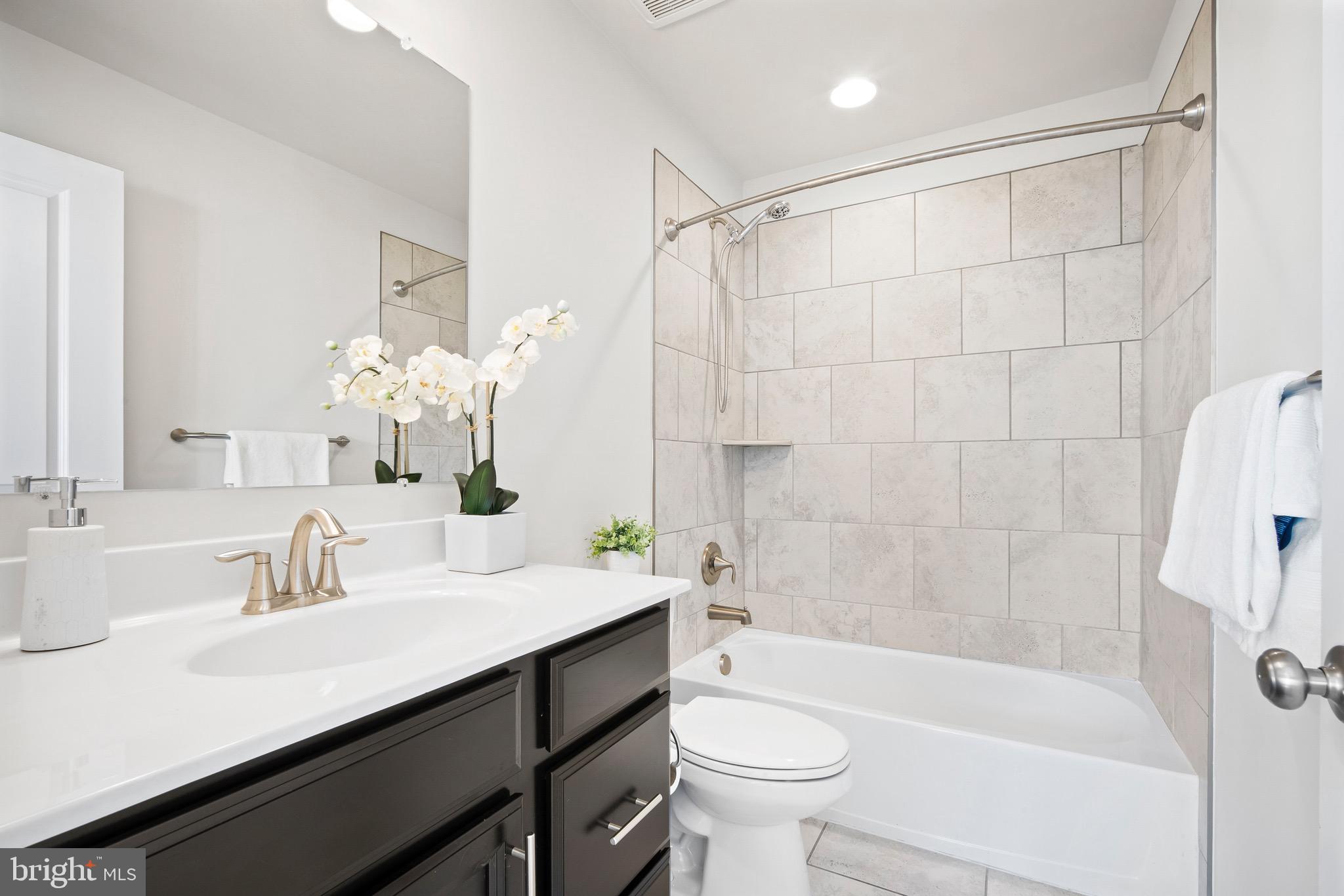 7012 Rackham Way Hanover, MD 21076 - Photo 20 of 46 Full Bathroom 2 | Tub Shower | Espresso Cabinetry