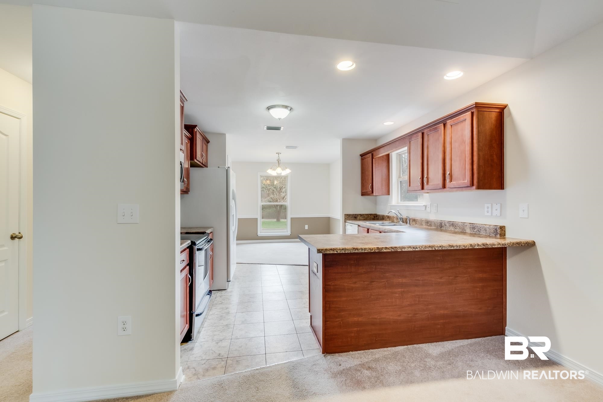 7363 Franklin Square Court Daphne, AL 36526 - Photo 8 of 31 Kitchen