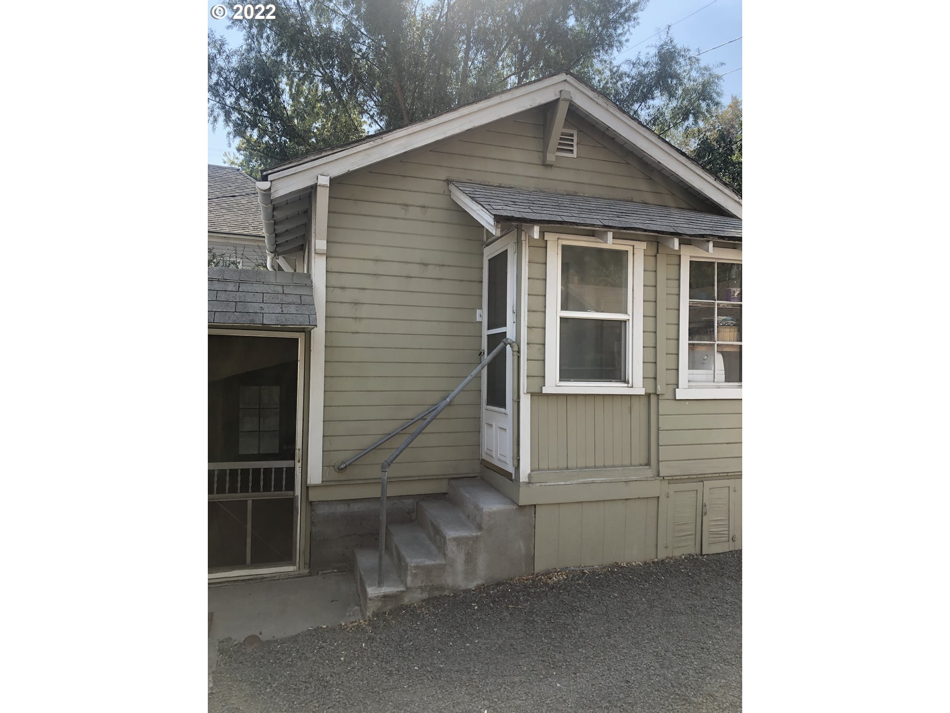 512 Southwest 9th Street Pendleton, OR 97801 - Photo 3 of 19 a front view of a house