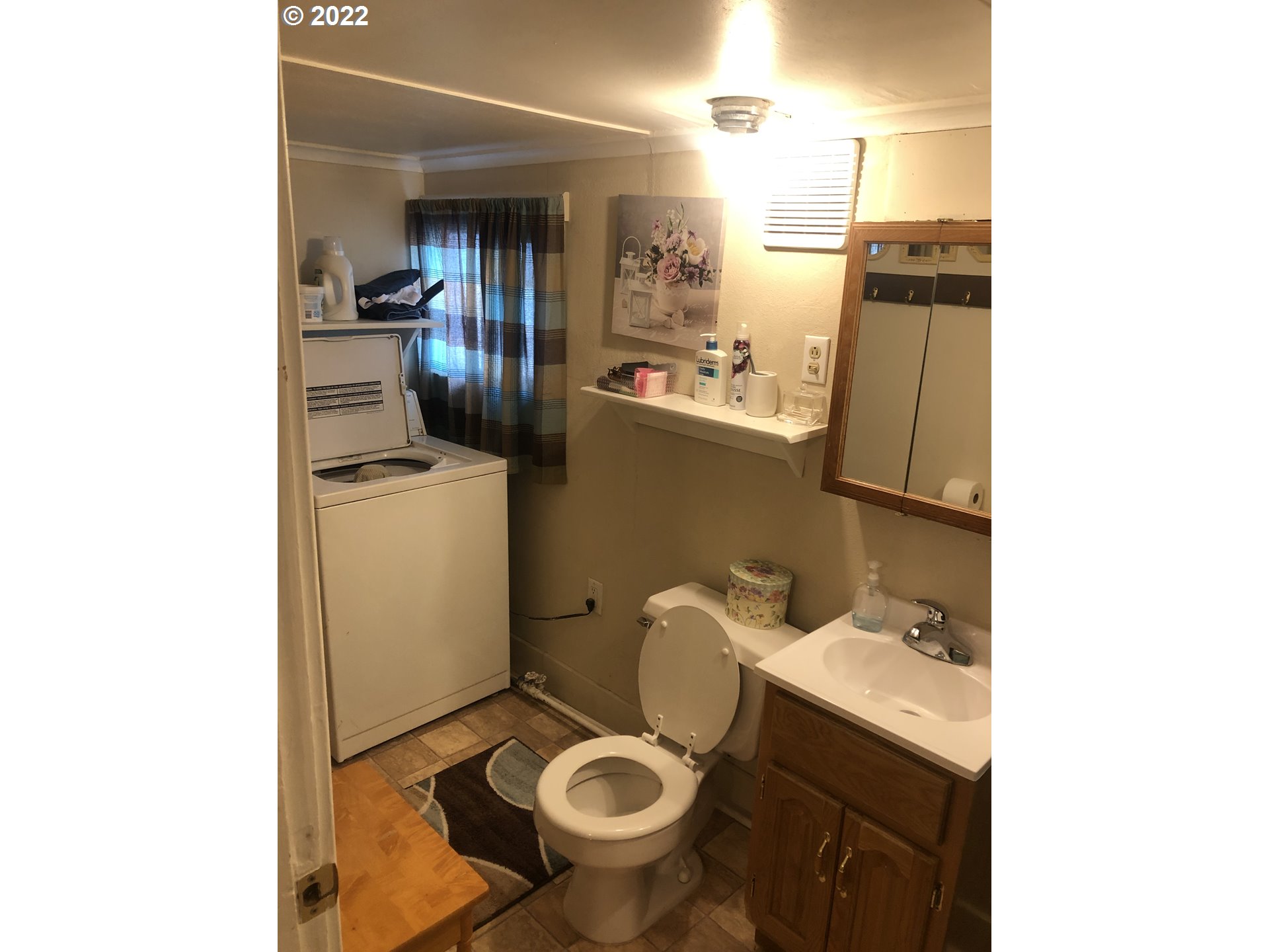 512 Southwest 9th Street Pendleton, OR 97801 - Photo 7 of 19 a bathroom with a granite countertop toilet and a sink