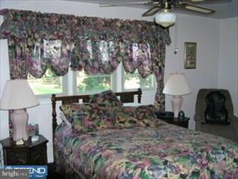 3260 Manor Road Huntingdon Valley, PA 19006 - Photo 3 of 6 Gallery Image 3