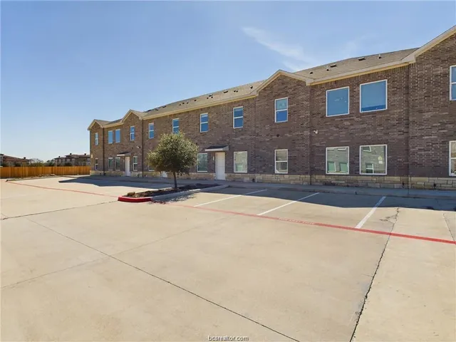 $1,425 | 2910 Town Square Avenue, Unit 2103, Bryan, TX 77802