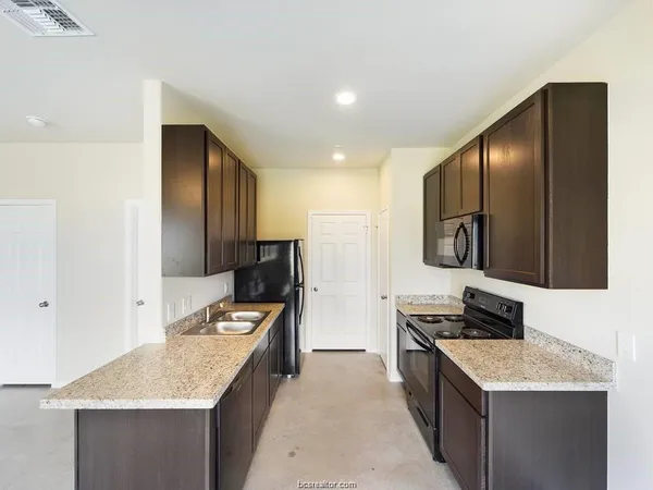 $1,395 | 2910 Town Square Avenue, Unit 2103, Bryan, TX 77802