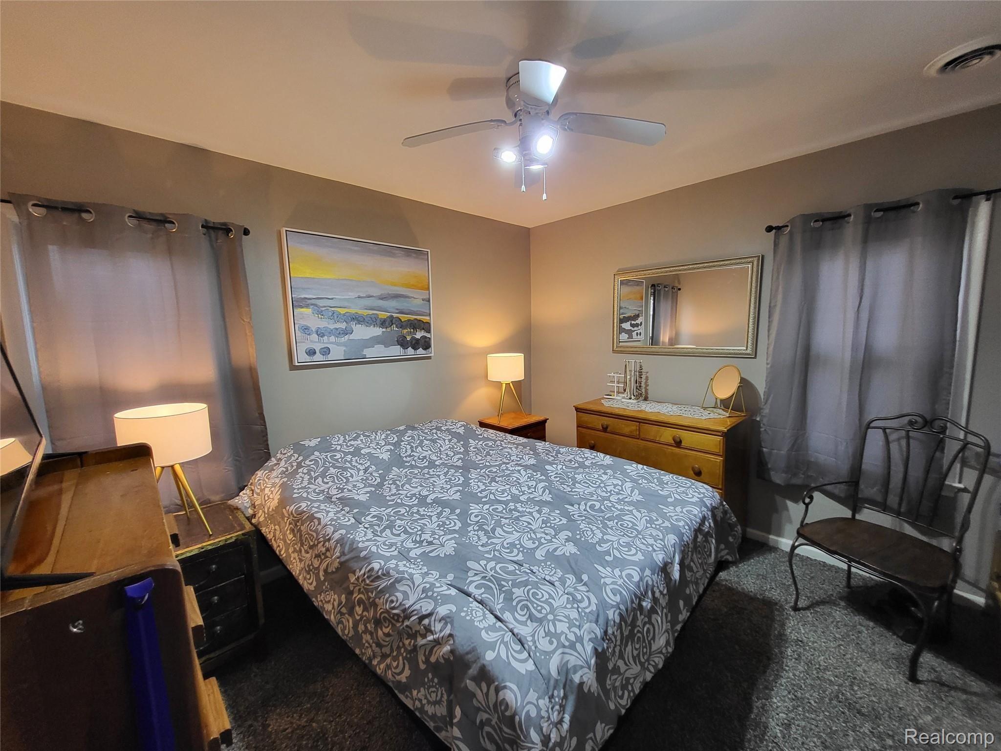 2239 Roslyn Road Grosse Pointe, MI 48236 - Photo 22 of 32 20220113_144148.jpg