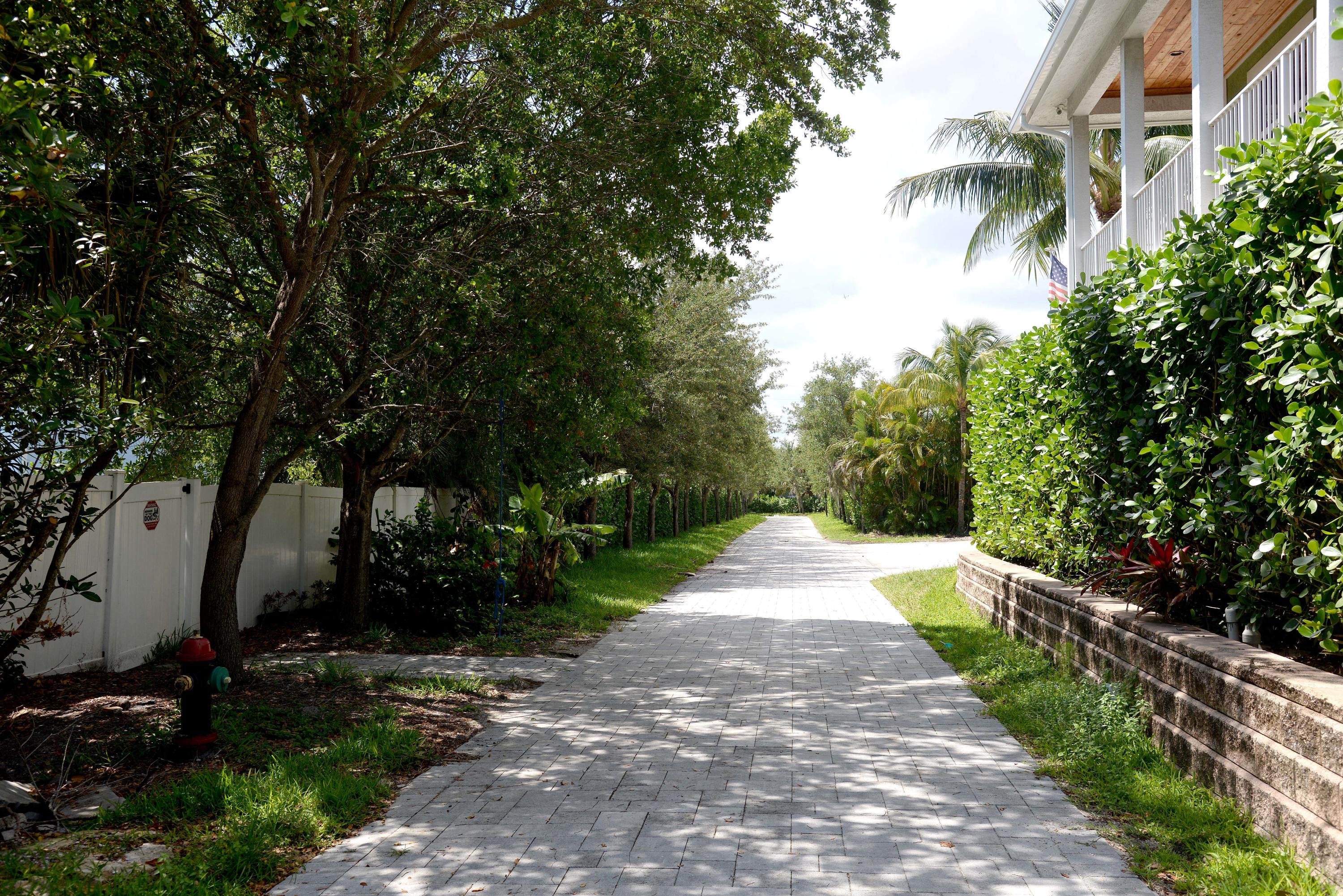 207 Killane Drive Jupiter, FL 33458 - Photo 14 of 59 207 Killane driveway