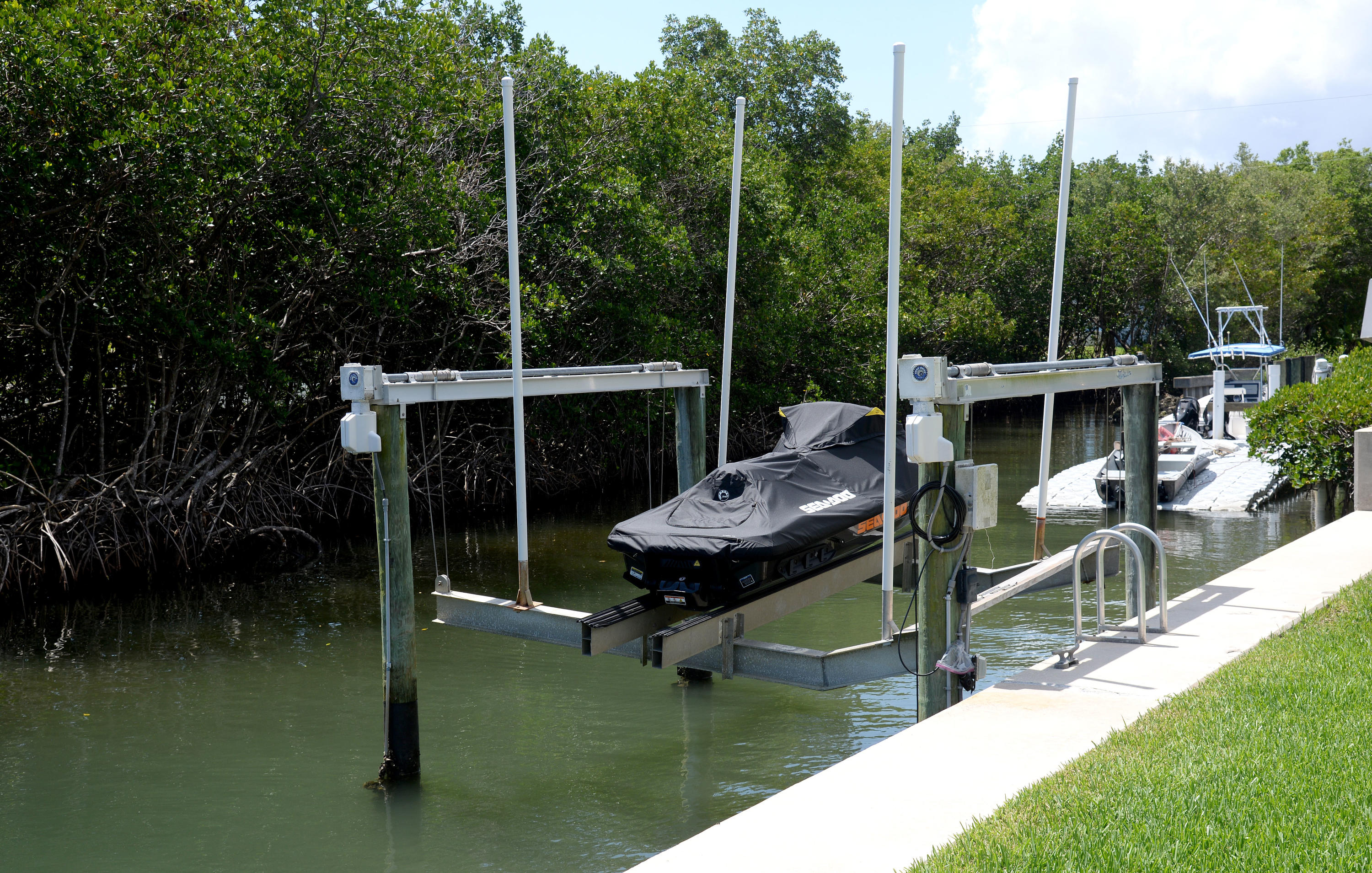 207 Killane Drive Jupiter, FL 33458 - Photo 19 of 59 207 Killane boat lift