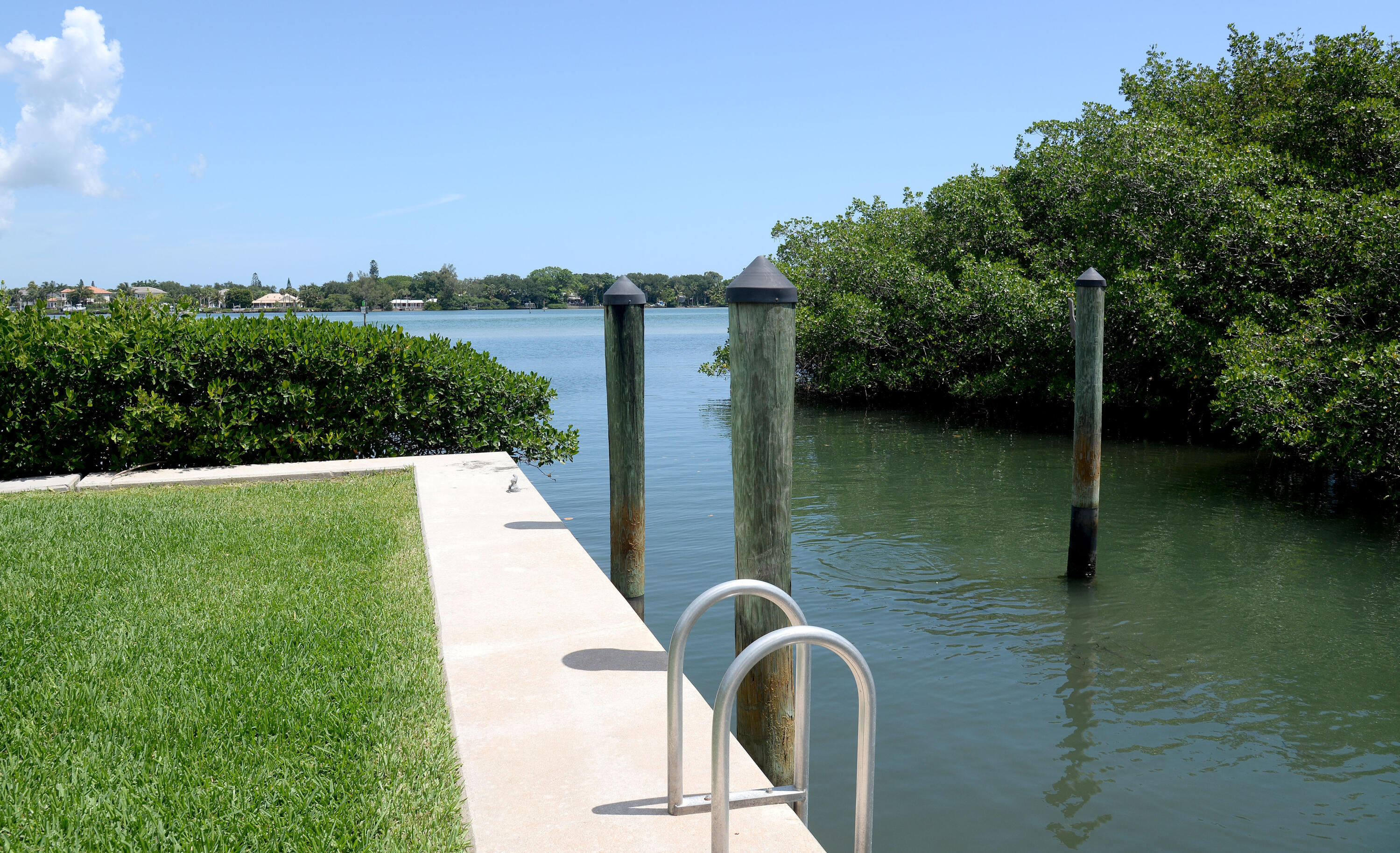 207 Killane Drive Jupiter, FL 33458 - Photo 20 of 59 207 Killane canal access