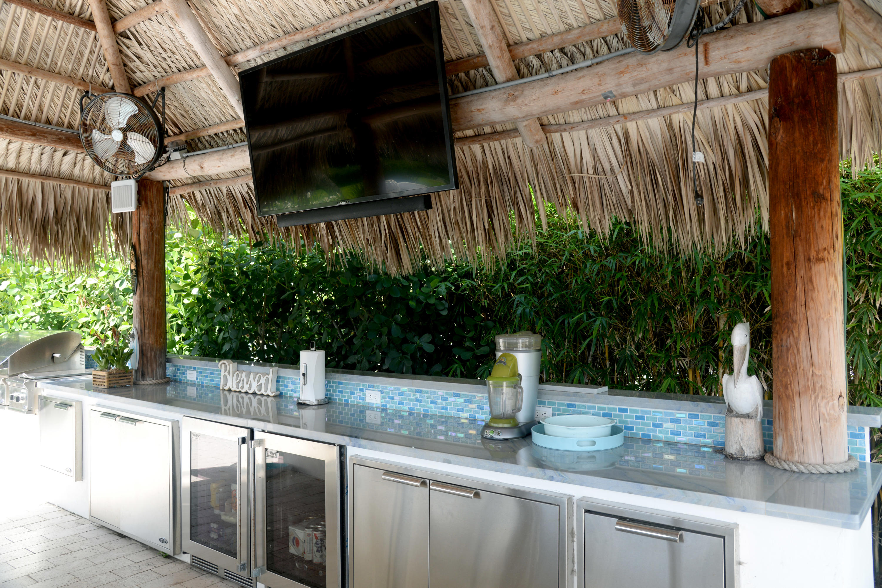 207 Killane Drive Jupiter, FL 33458 - Photo 27 of 59 207 Killane pool kitchen 2