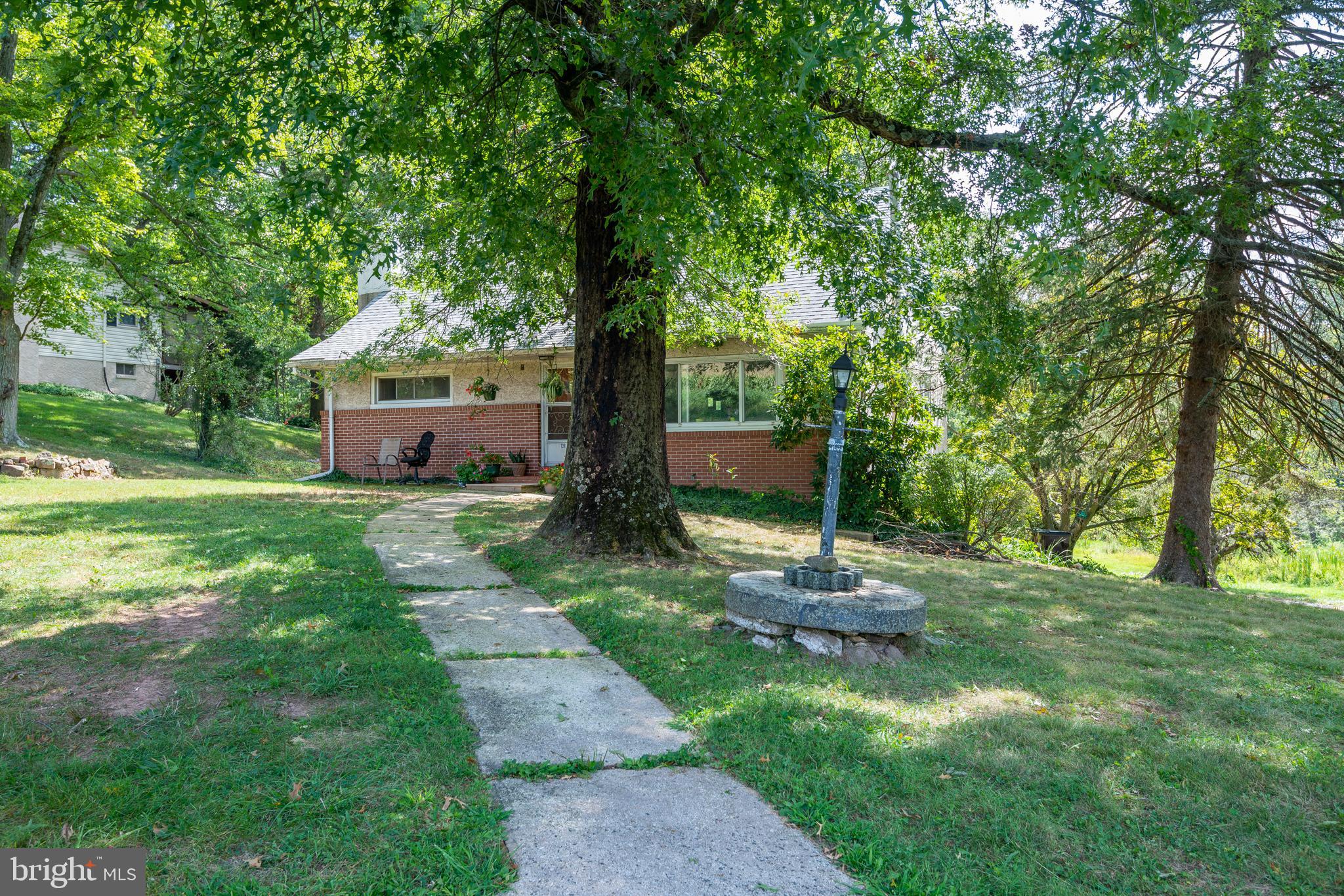 139 Baptist Church Road Spring City, PA 19475 - Photo 4 of 32 a backyard of a house with table and chairs