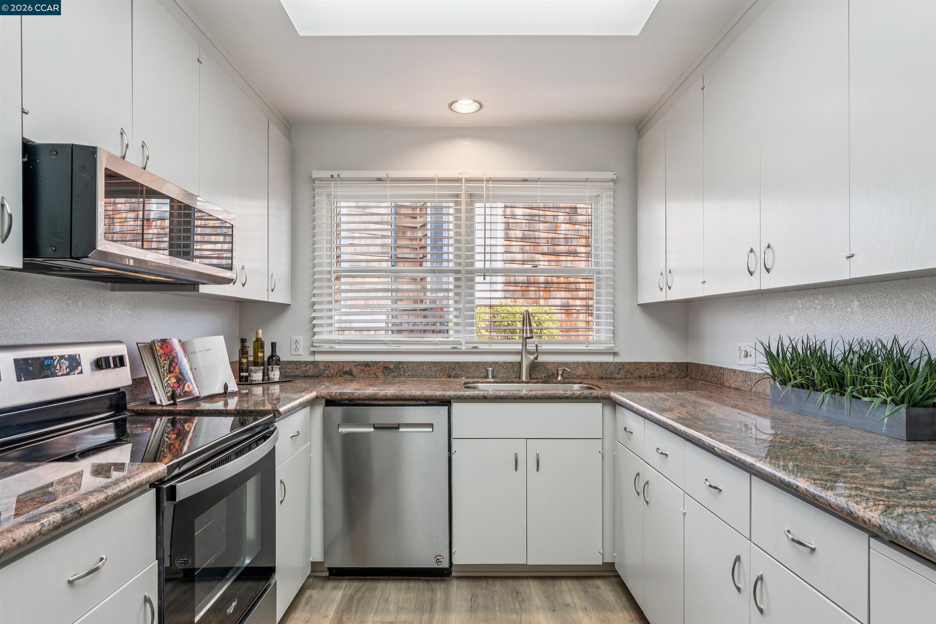 405 Centre Court Alameda, CA 94502 - Photo 14 of 45