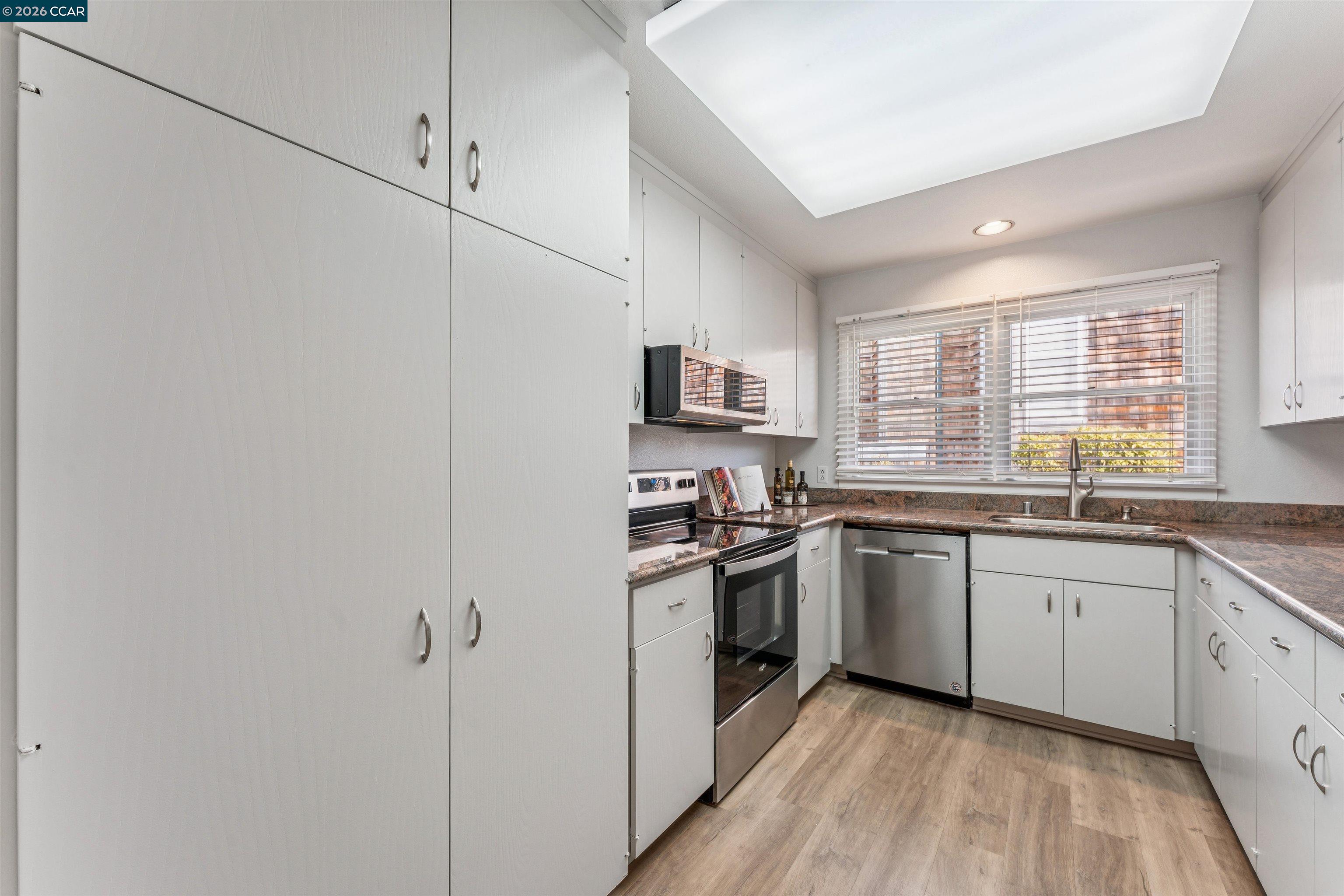 405 Centre Court Alameda, CA 94502 - Photo 15 of 45