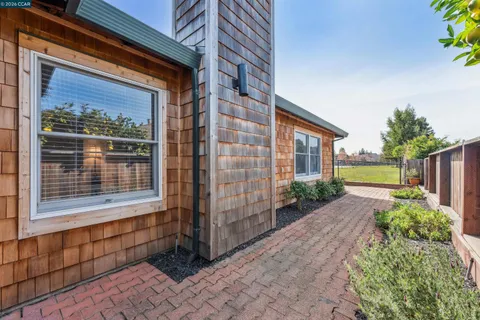 $699,000 | 405 Centre Court, Alameda, CA 94502