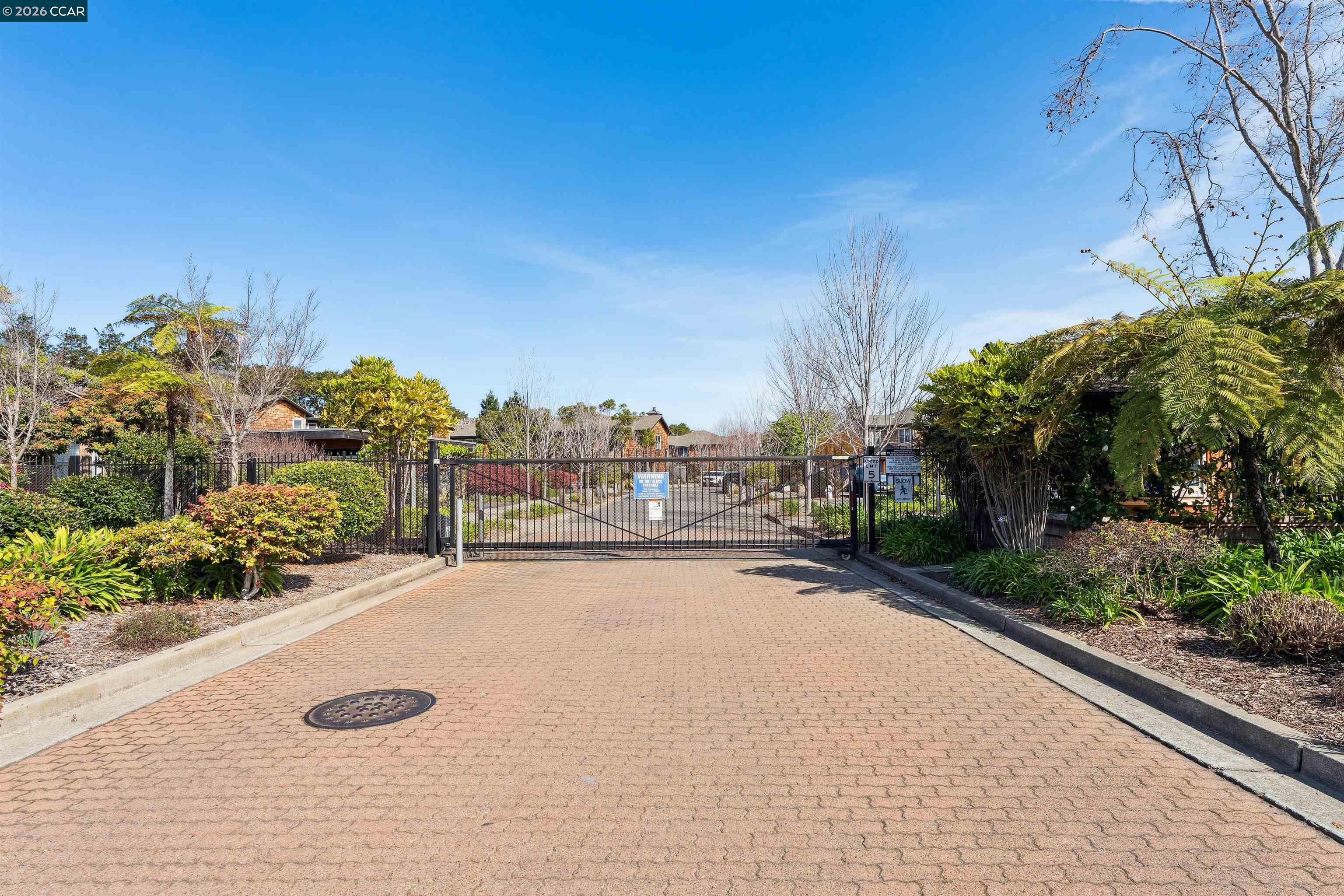 405 Centre Court Alameda, CA 94502 - Photo 3 of 45