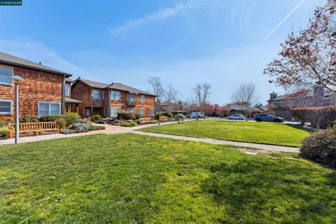 $699,000 | 405 Centre Court, Alameda, CA 94502