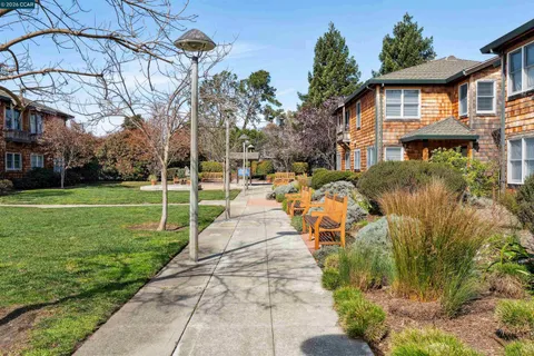 $699,000 | 405 Centre Court, Alameda, CA 94502