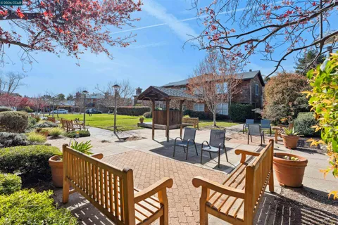 $699,000 | 405 Centre Court, Alameda, CA 94502