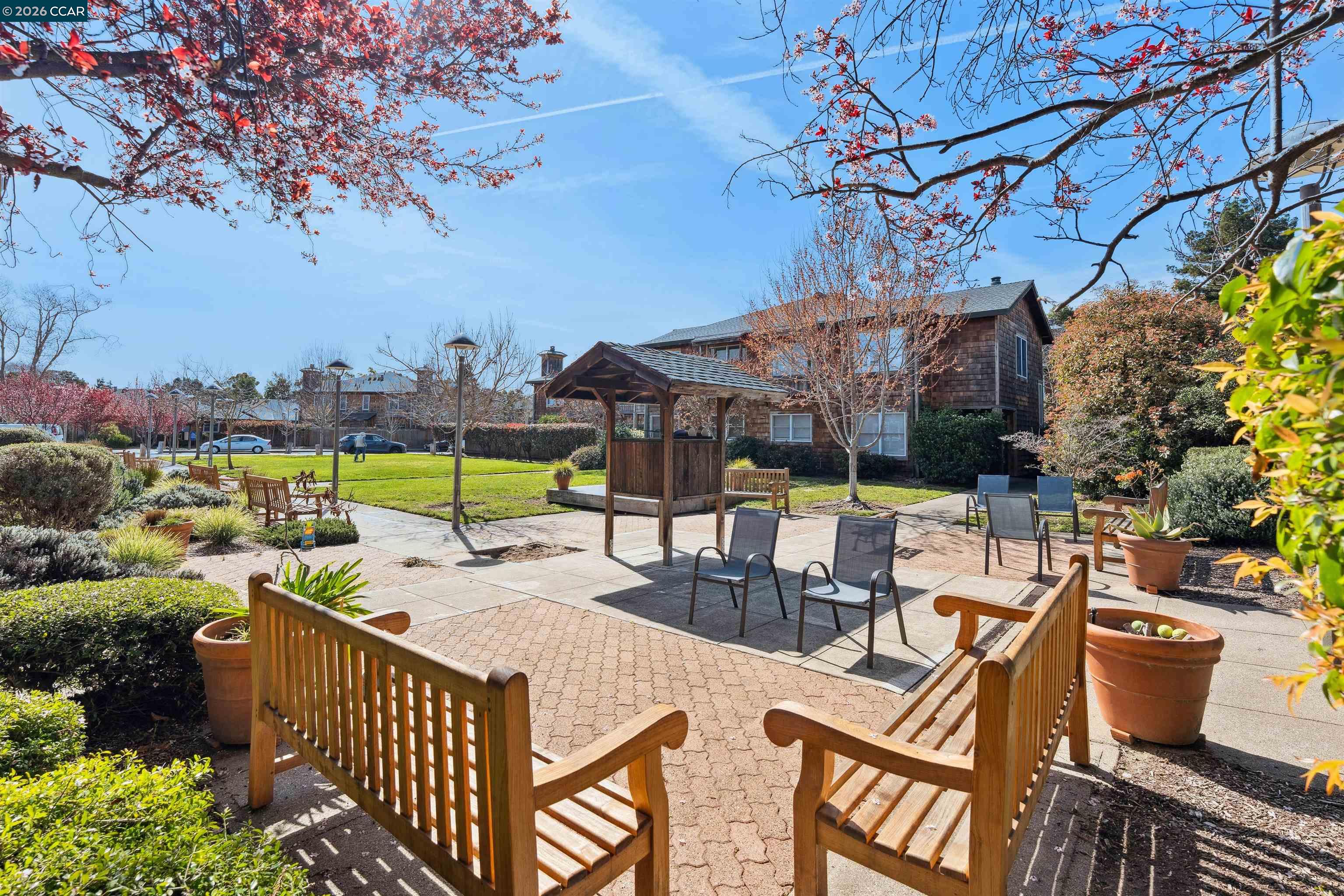 405 Centre Court Alameda, CA 94502 - Photo 38 of 45