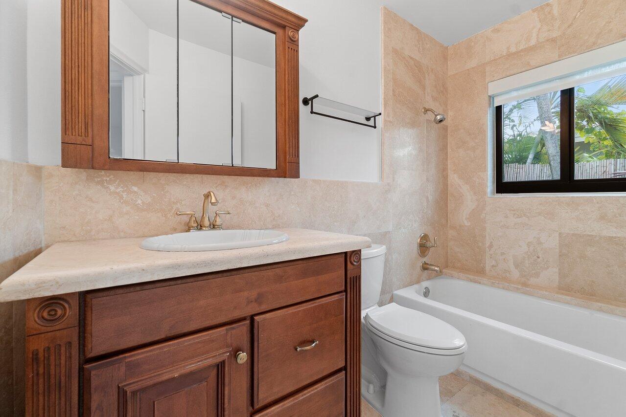 700 Northeast 4th Street Boca Raton, FL 33432 - Photo 15 of 24 011-700Northeast4thStreet-BocaRaton-FL-3