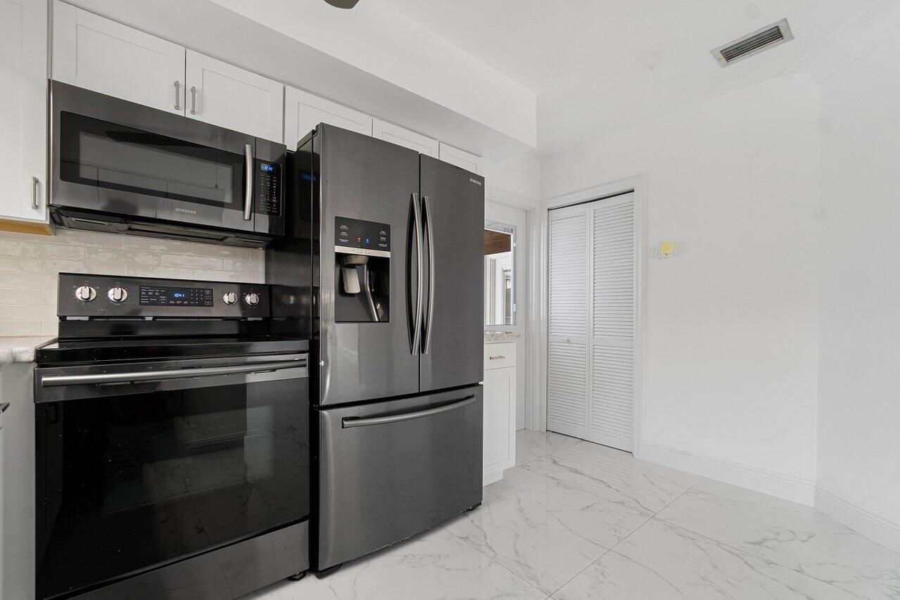 700 Northeast 4th Street Boca Raton, FL 33432 - Photo 8 of 24 018-700Northeast4thStreet-BocaRaton-FL-3