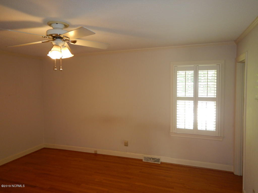 2104 Emerson Road Kinston, NC 28504 - Photo 13 of 21 27 MASTER BEDROOM
