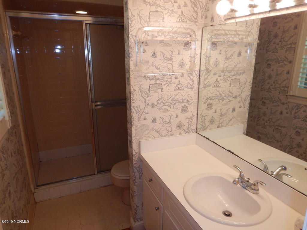 2104 Emerson Road Kinston, NC 28504 - Photo 15 of 21 29 MASTER BATH