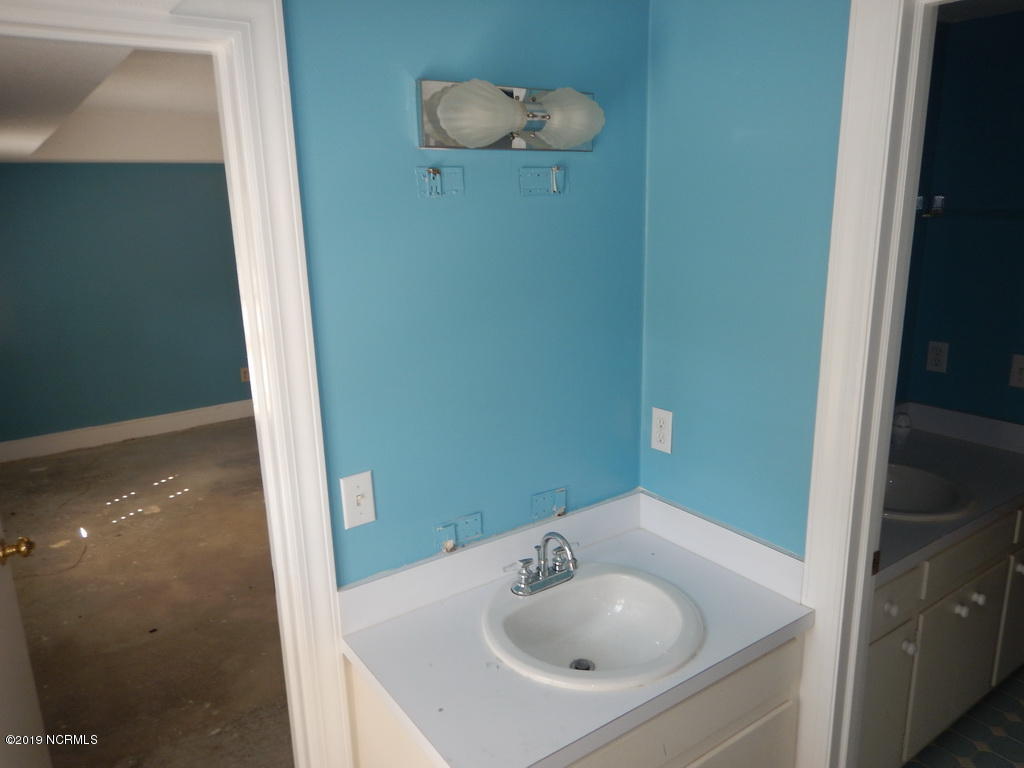 2104 Emerson Road Kinston, NC 28504 - Photo 20 of 21 37 BEDROOM 4 BATH J&J