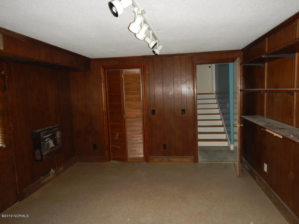 2104 Emerson Road Kinston, NC 28504 - Photo 3 of 21 40 BASEMENT