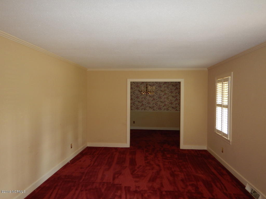 2104 Emerson Road Kinston, NC 28504 - Photo 6 of 21 18 LIVING ROOM