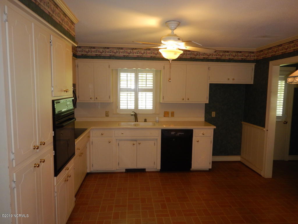 2104 Emerson Road Kinston, NC 28504 - Photo 8 of 21 22 KITCHEN