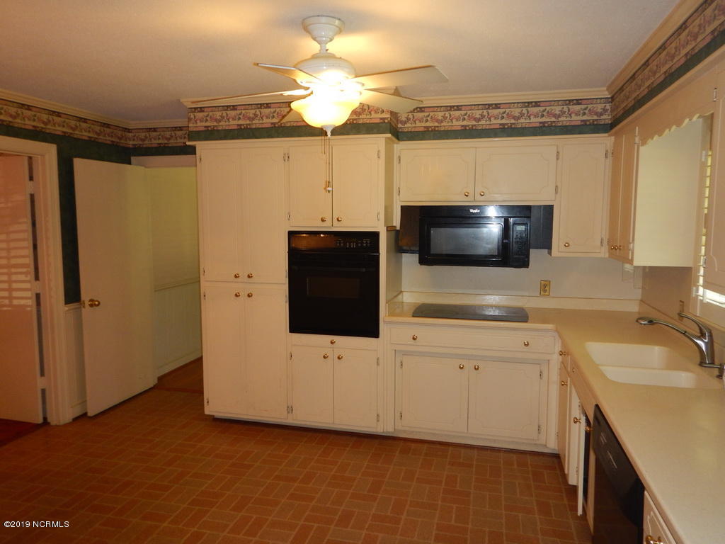 2104 Emerson Road Kinston, NC 28504 - Photo 9 of 21 23 KITCHEN
