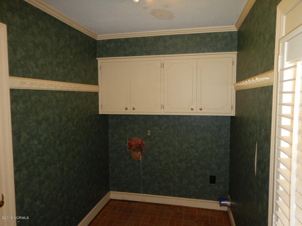 2104 Emerson Road Kinston, NC 28504 - Photo 10 of 21 24 LAUNDRY