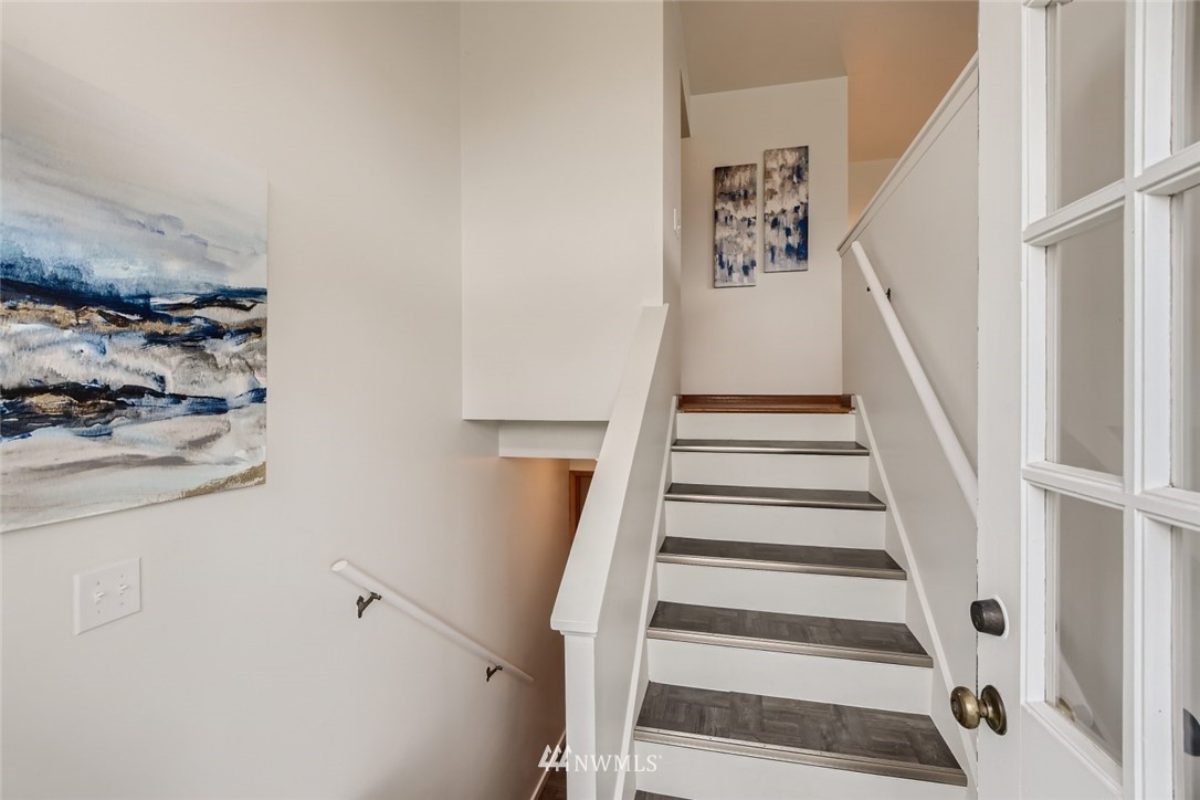 501 Stevens Avenue Northwest Renton, WA 98057 - Photo 3 of 31 Gallery Image 3