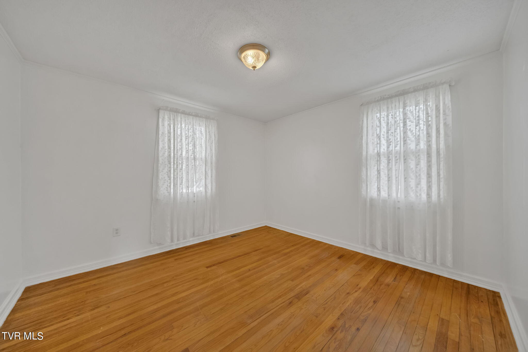 233 Cherokee Road Bristol, VA 24201 - Photo 12 of 31 9-web-or-mls-2B4A0664