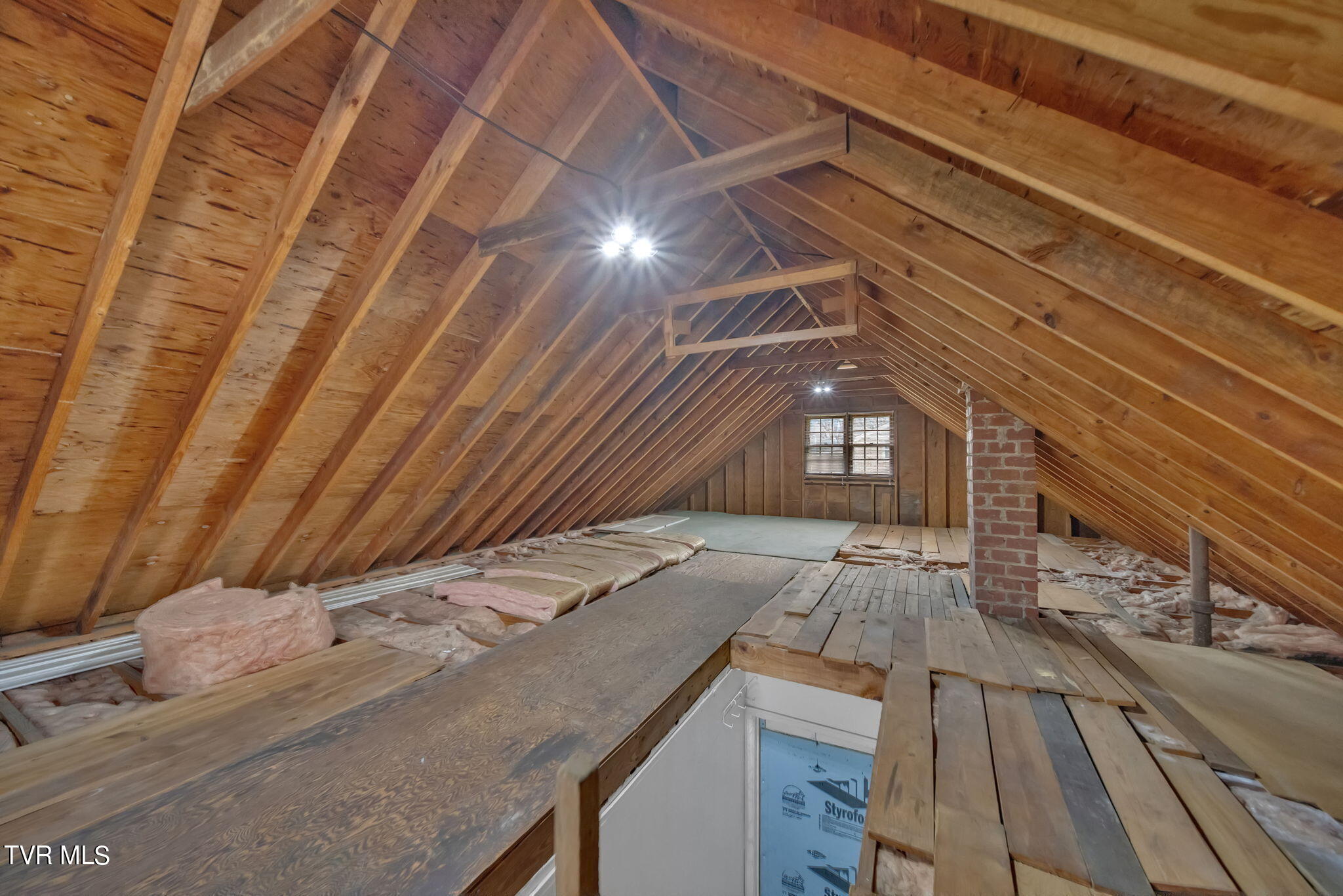 233 Cherokee Road Bristol, VA 24201 - Photo 16 of 31 13-web-or-mls-2B4A0684
